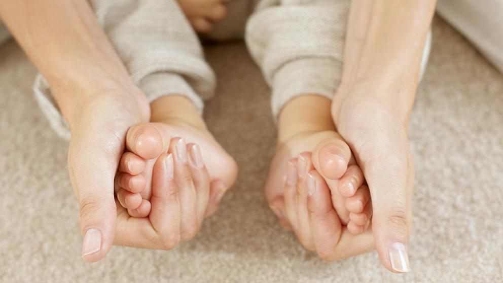 Почему родители и акушеры из поколения в поколение доверяют детскому маслу с календулой Weleda